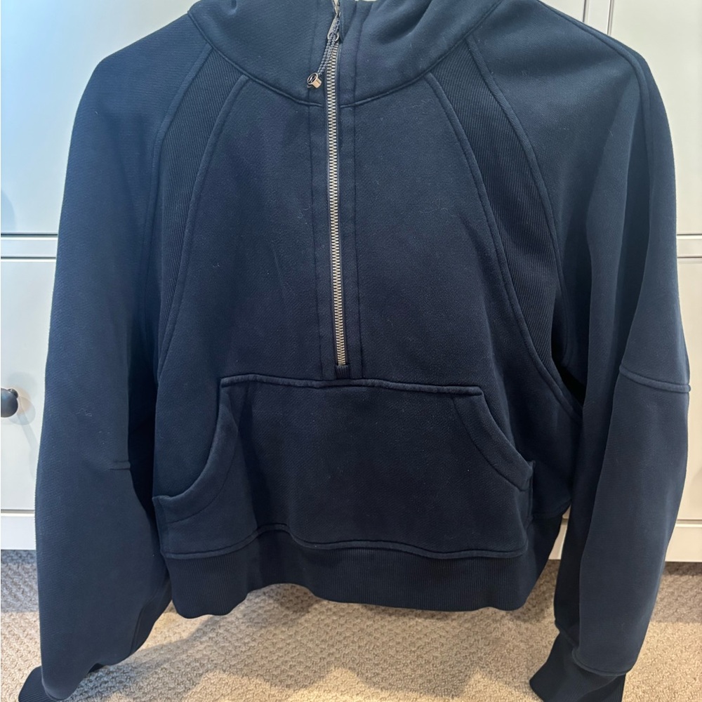 Lululemon Scuba in the color navy (size 4) - Picture 3 of 3